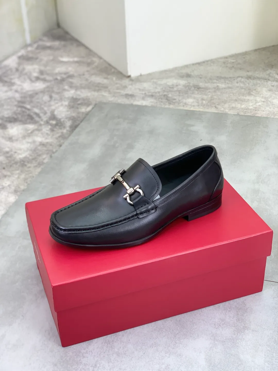 Men's shoes 💰P480 new high quality [Ferragamo/Ferragamo] latest model original imported calfskin, imported cowhide lining + original luxury metal buckle + original combination outsole Comparison without pressure Code number: 38-44 (45 customized)